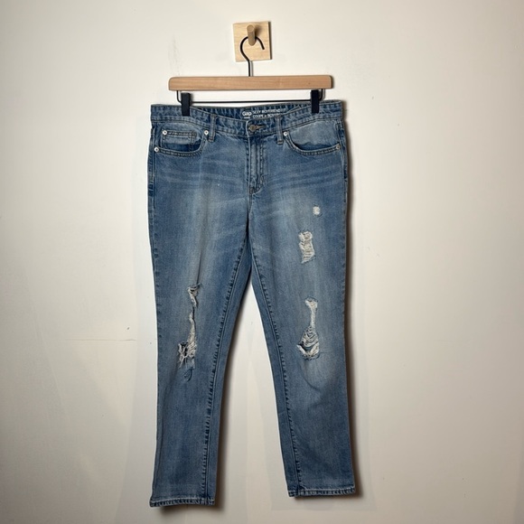 Gap Women’s Sexy Boyfriend Fit Distressed Denim Jeans size 6 - Picture 1 of 12